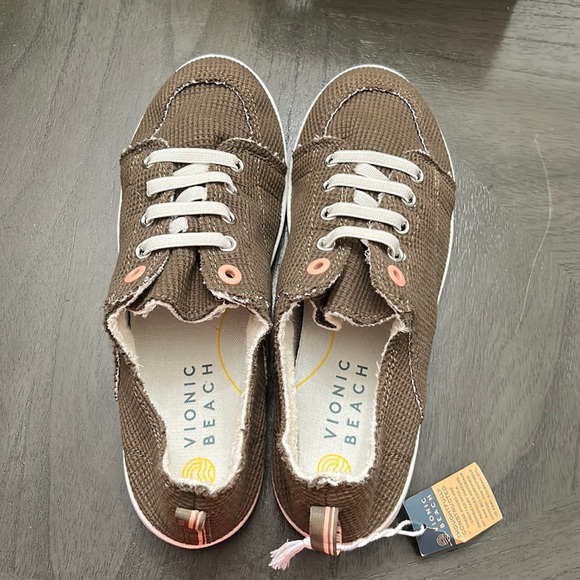 Vionic | Olive Waffle Knit Pismo Sneaker - Women - Picture 5 of 11